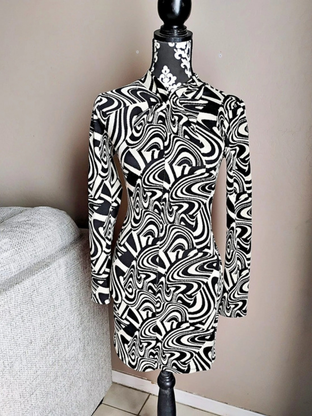 Zara Abstract Mini Dress Black & White Size Medium Like New